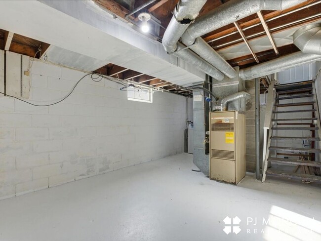 Building Photo - 830 S 49th Ave