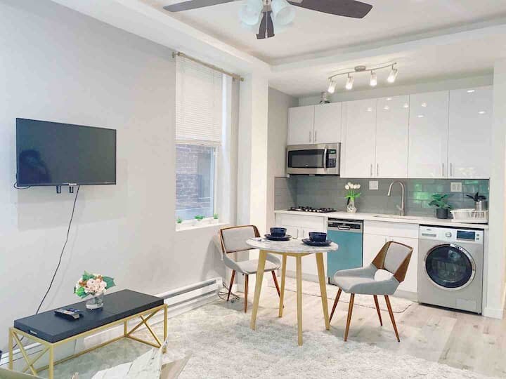 Building Photo - 2402 Spruce St