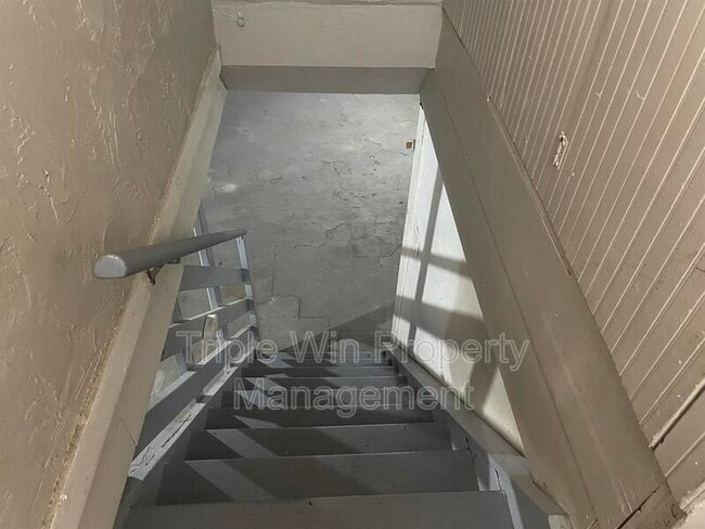 Building Photo - 19 S Schlueter Ave