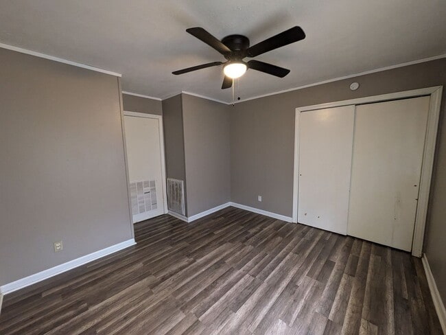 Building Photo - 302 Bridal Wreath Ave