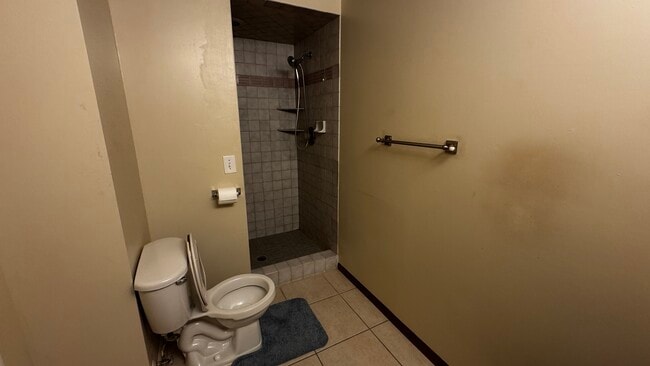 Building Photo - 8700 Loch Lomond Blvd