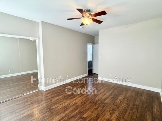 Building Photo - 2145 Victor St