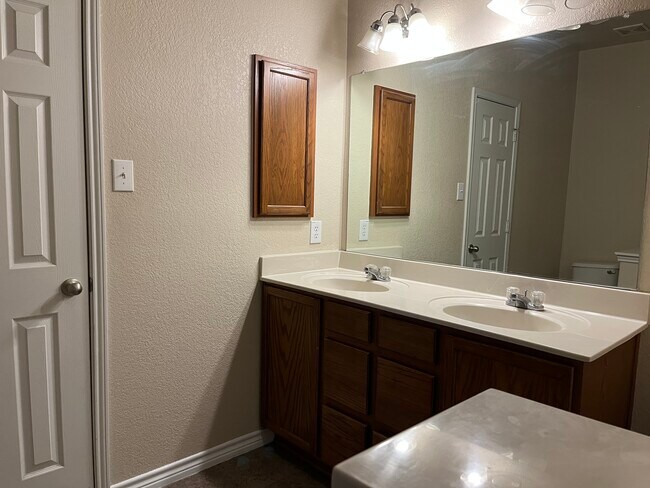Building Photo - 209 Serenade Ln