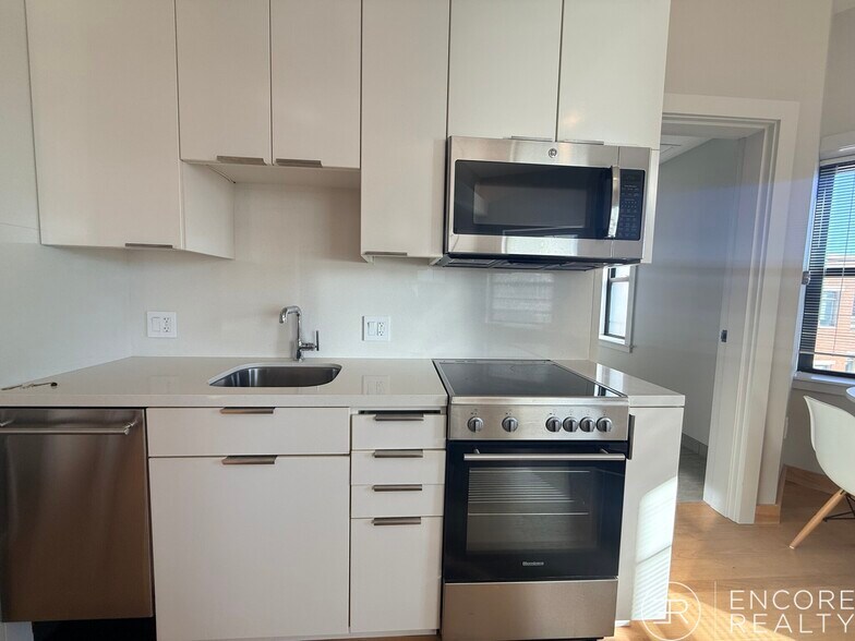 Building Photo - 115 Mt Auburn St