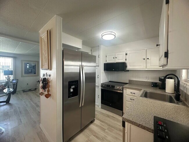 Building Photo - "Charming 2-Bed, 2-Bath Retreat in Nokomis!"