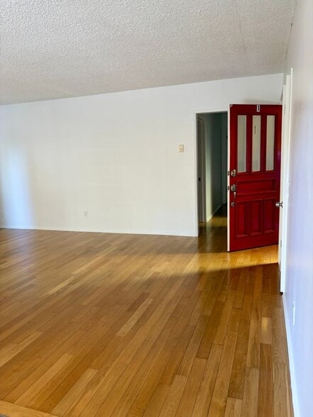 Building Photo - 2425 Ocean Ave