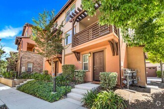 Building Photo - Townhome in the Lakepointe Point Community!