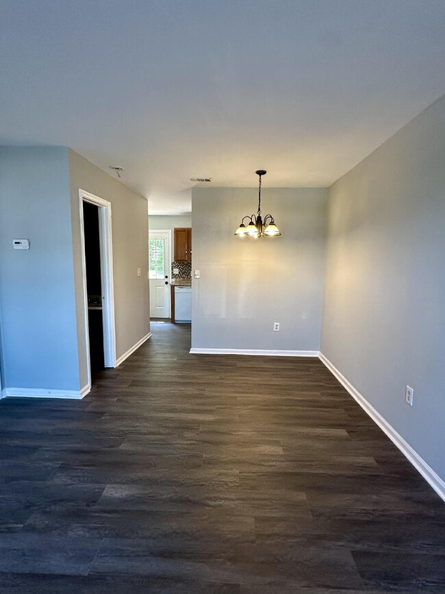 Building Photo - Move in Ready!