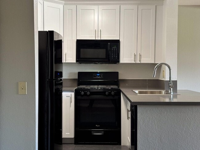 Building Photo - 4550 Laurel Canyon Blvd