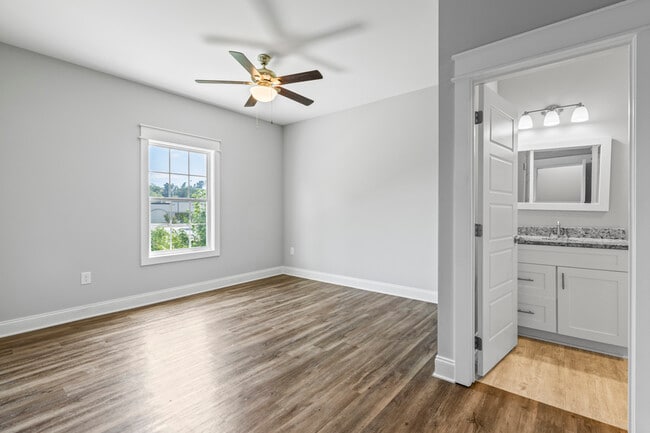 Building Photo - 1428 Gatewood Pl
