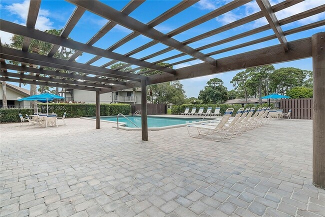 Building Photo - 2828 Stoneway Ln