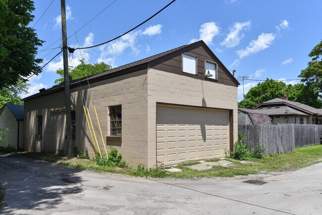 Building Photo - 1018 S 19th St