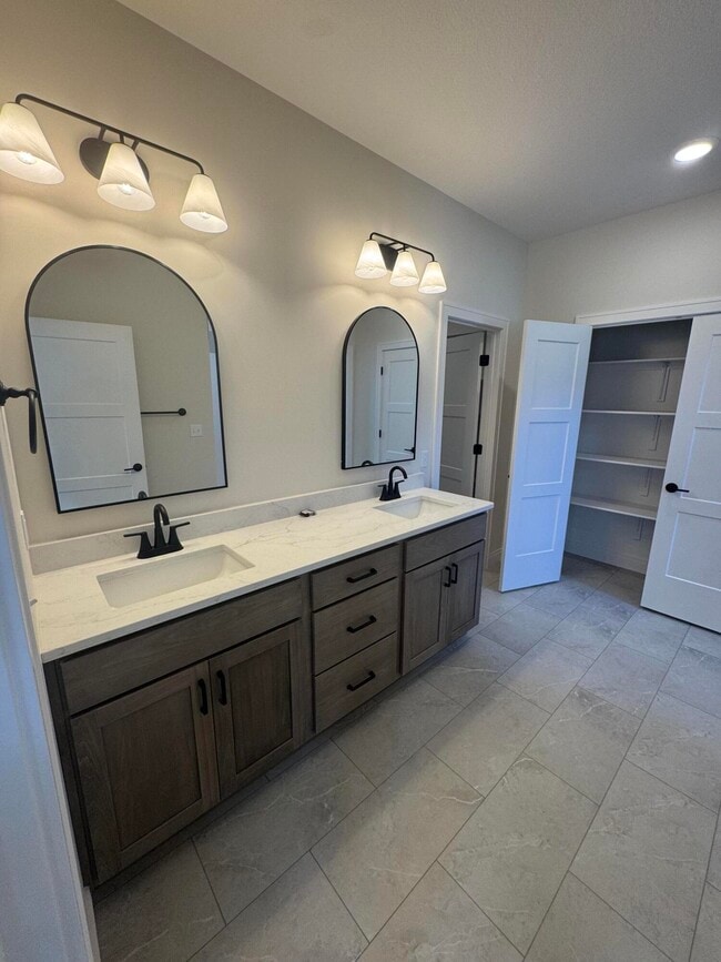 Building Photo - 5316 Buttercup Dr