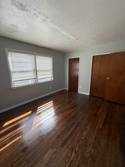 Building Photo - 337 E Grand Ave