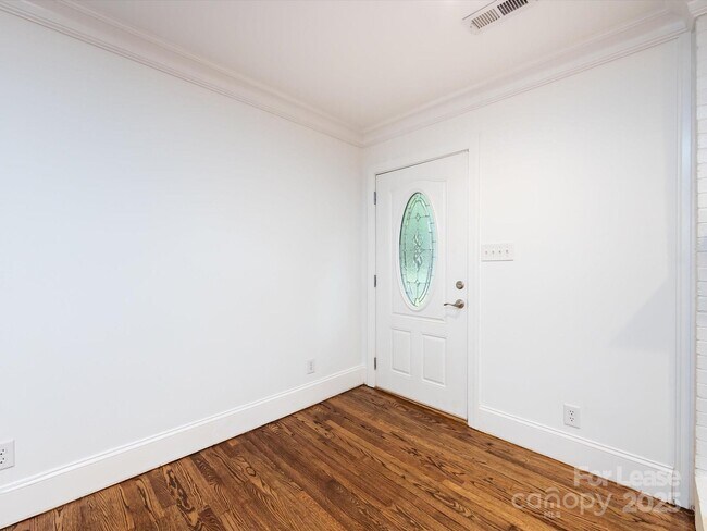 Building Photo - 3109 Forest Lawn Dr