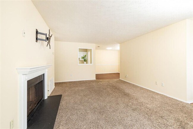 Building Photo - 910 Augusta Dr