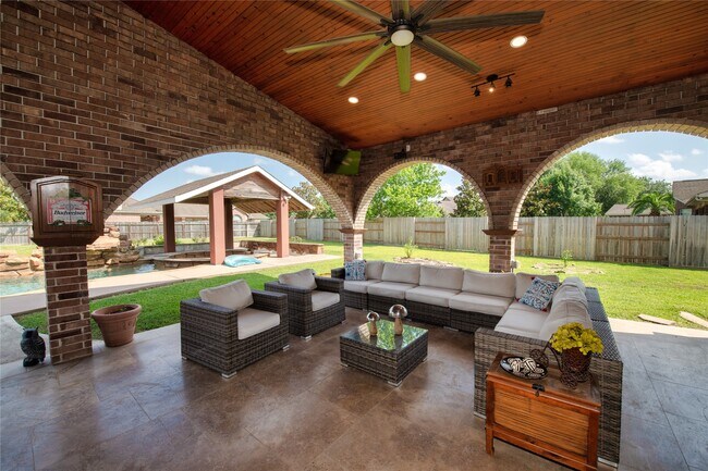 Building Photo - 1914 Lakeside Xing