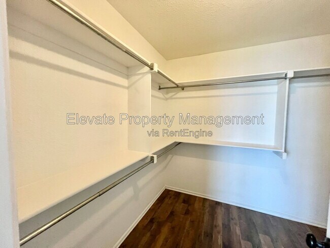 Building Photo - 16405 Otter Dr