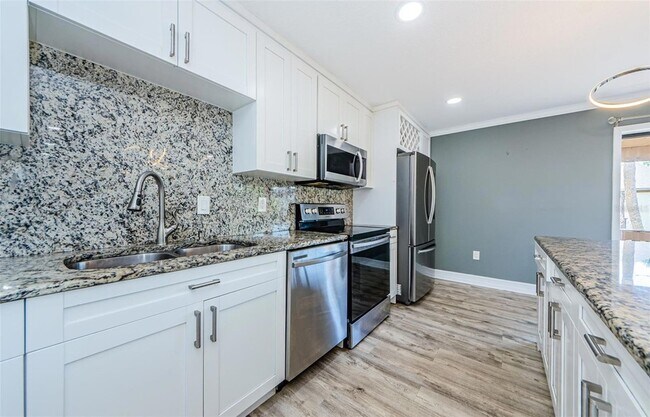 Building Photo - 722 116th Ave N