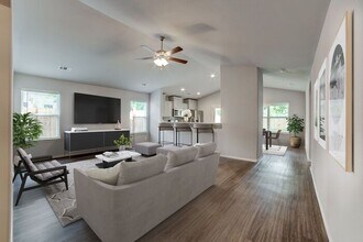 Building Photo - MOVE IN SPECIAL!