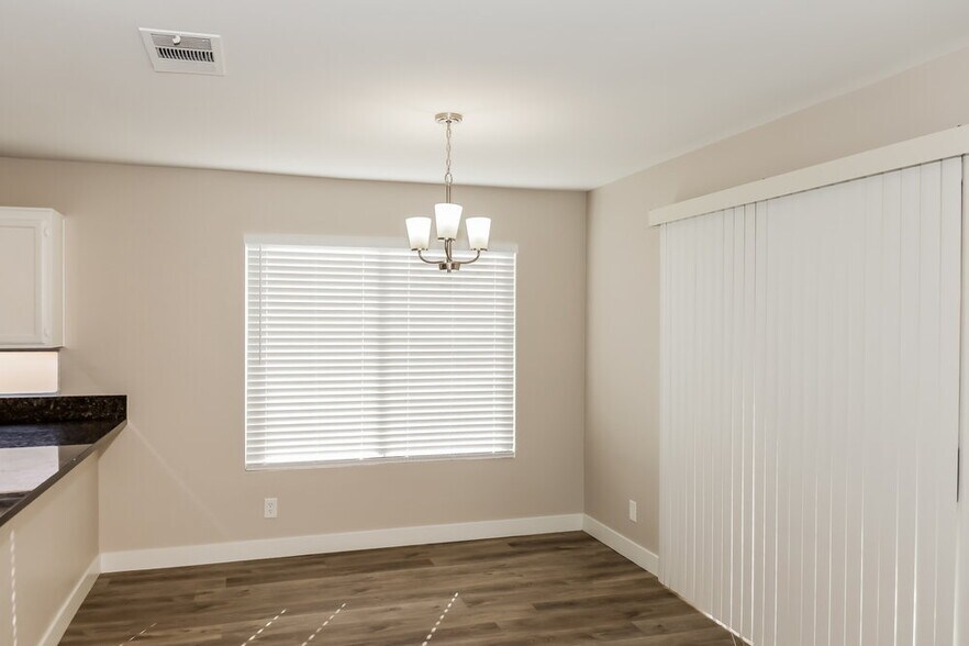 Building Photo - 2435 Sunset Peak St