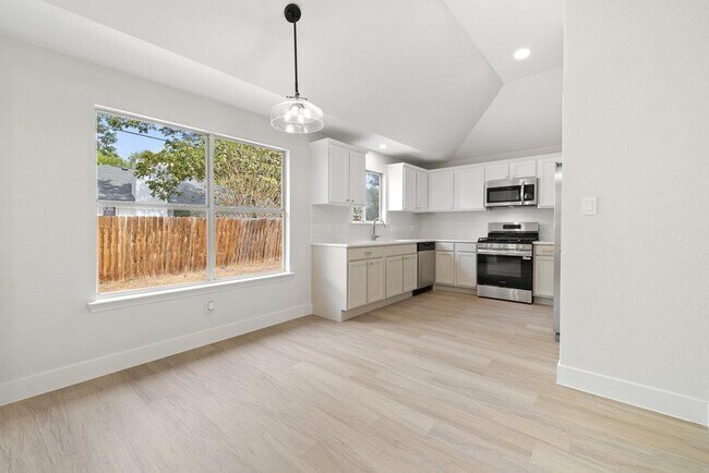 Building Photo - 1006 Cottonbowl Dr