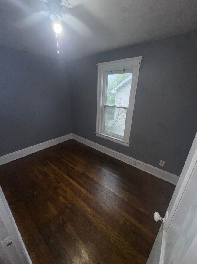 Building Photo - 632 E 101st St