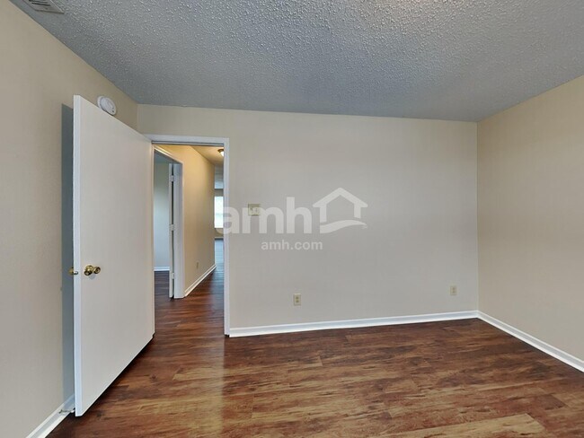 Building Photo - 10350 Lee Stewart Ln