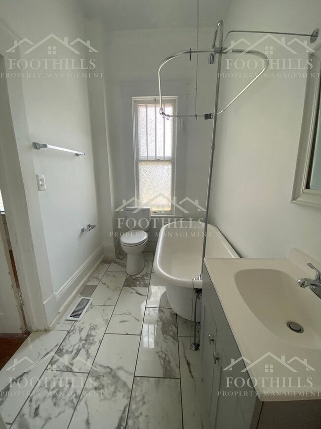 Building Photo - Updated 3 Bedroom Home with Yard, Deck, an...