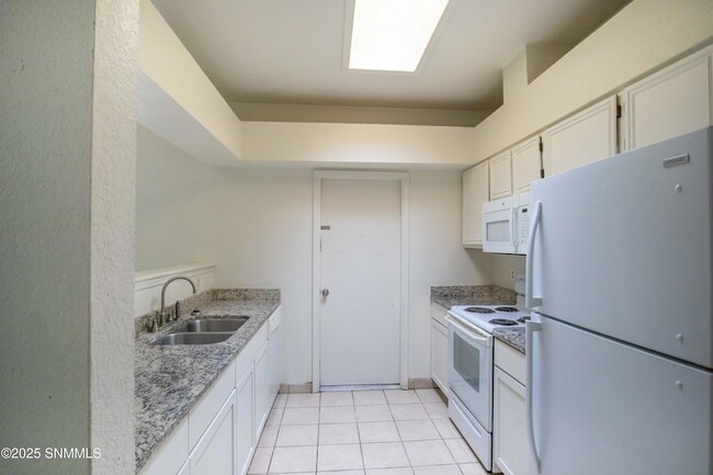 Building Photo - 1302 S Triviz Dr
