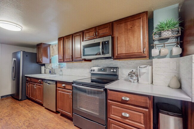 Building Photo - 5717 Edith Blvd NE