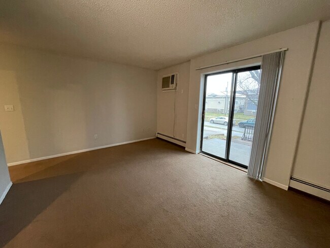 Building Photo - 504 S Van Buren St