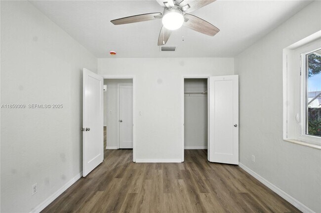 Building Photo - 2545 SW 27th Ln