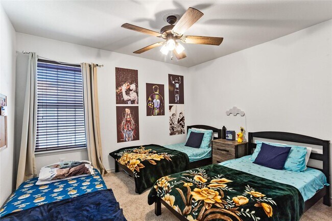 Building Photo - Spacious 3 Bedroom, 2.5 Bath Home Ready fo...