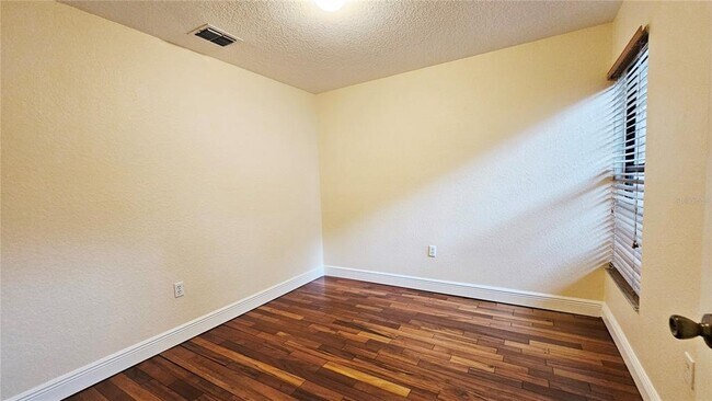 Building Photo - 7813 Sugar Bend Dr