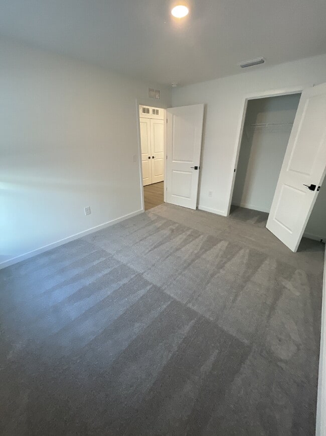 Building Photo - 1270 Ahoy Ave