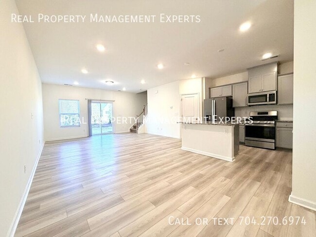 Building Photo - 6017 Rizer Dr