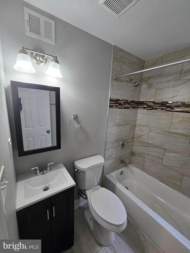 Building Photo - 2 Bedroom Home in Dundalk