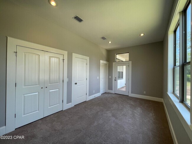 Building Photo - 9137 Eloise Ln