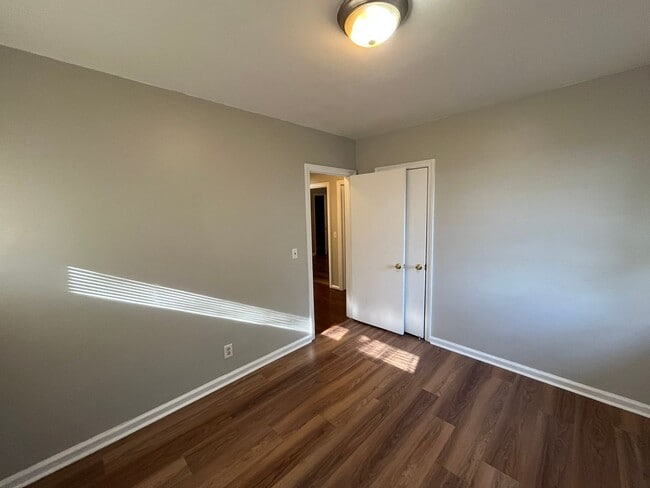 Building Photo - Move In Ready!! Cozy Brick Home, in North Columbus. Located off of Airport Thruway!!