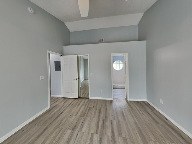 Building Photo - 2020 Royal Bay Blvd