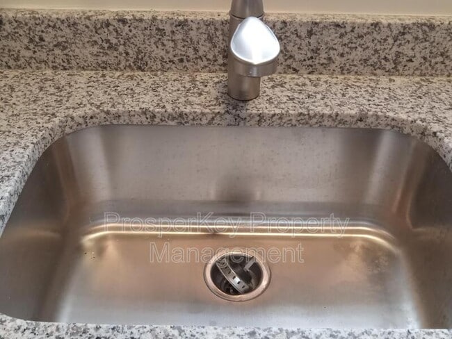 Building Photo - 11 Hidden Valley Ct