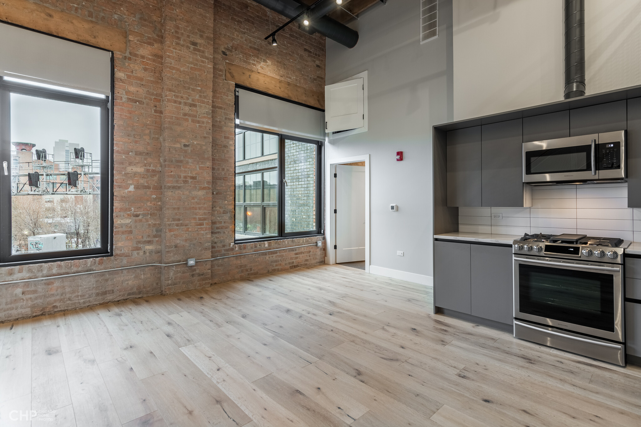 Building Photo - 729 N Sangamon St
