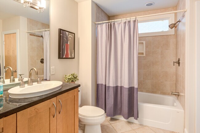 Building Photo - 2608 Erwin Rd