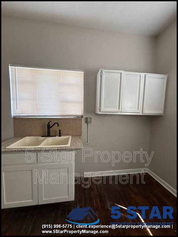 Building Photo - 1114 El Paso St