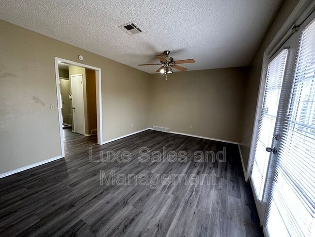 Building Photo - 621 Lotus Ave