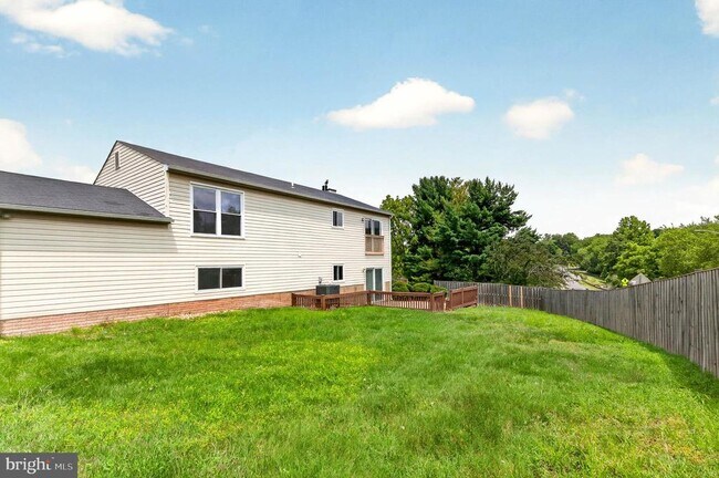Building Photo - 13296 Hollinger Ave