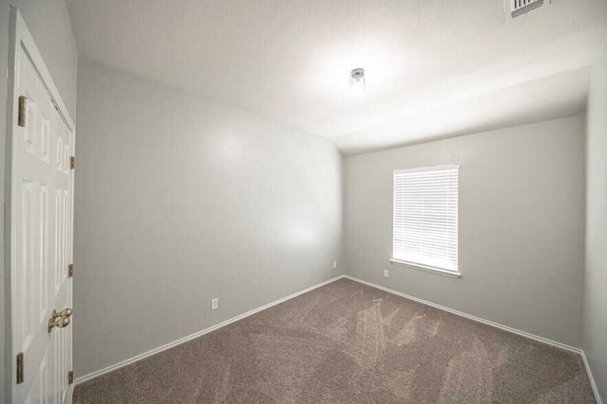 Bedroom 3 - 2207 Medford Ct