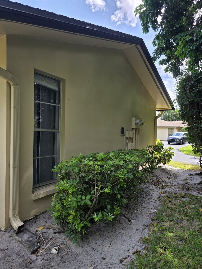 Building Photo - 3648 Boca Ciega Dr