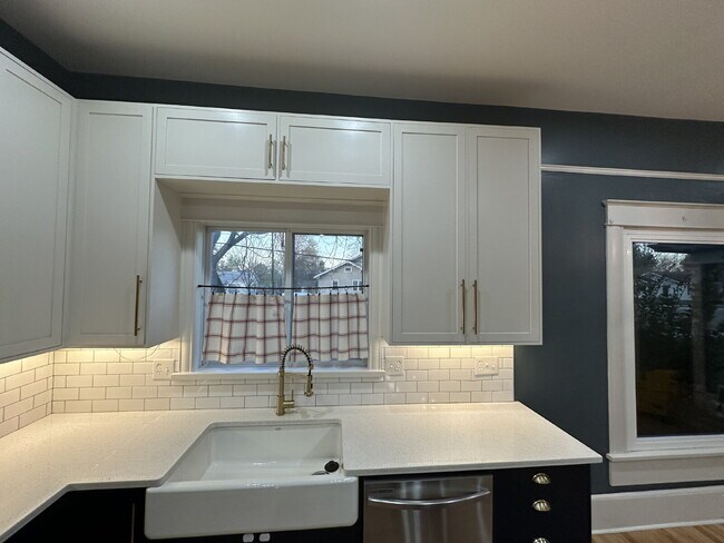 Building Photo - "Charming 3-Bed Oasis with Granite Touches & Cozy Fireplace in Nampa!"